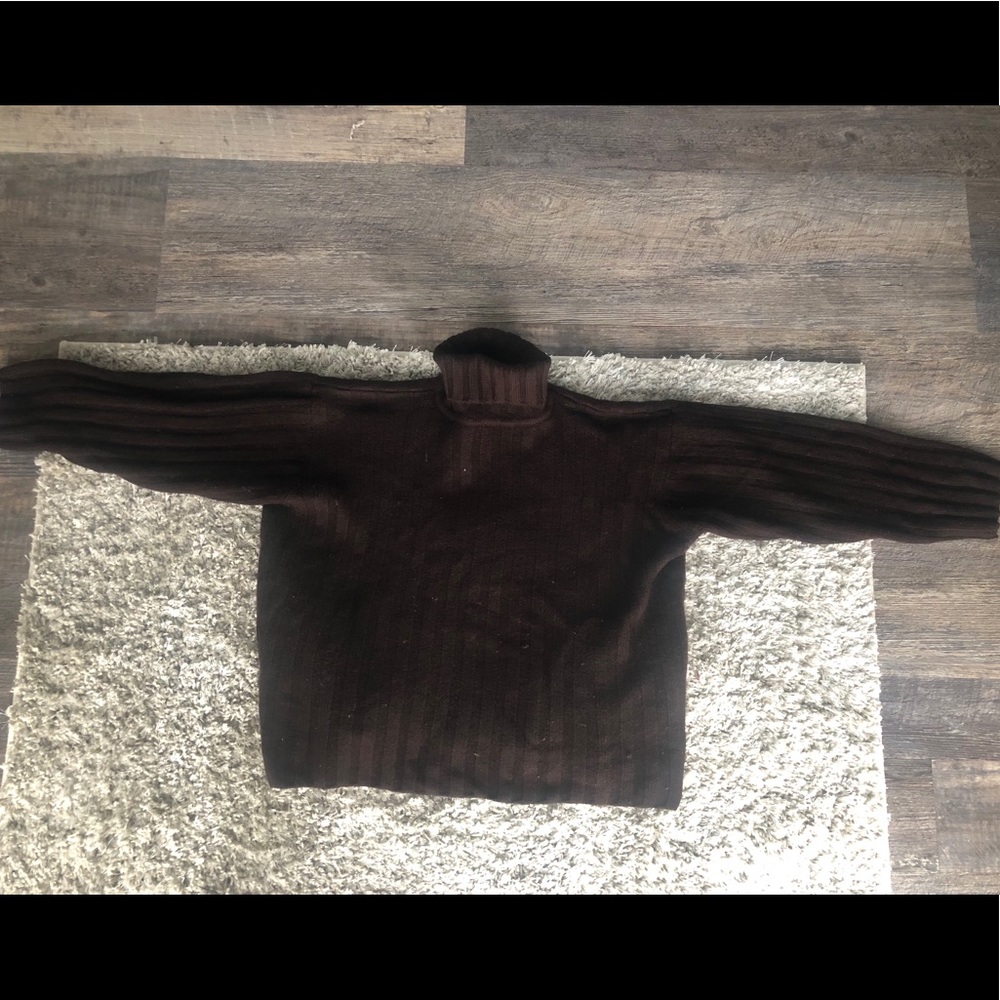 BROWN DKNY TURTLENECK